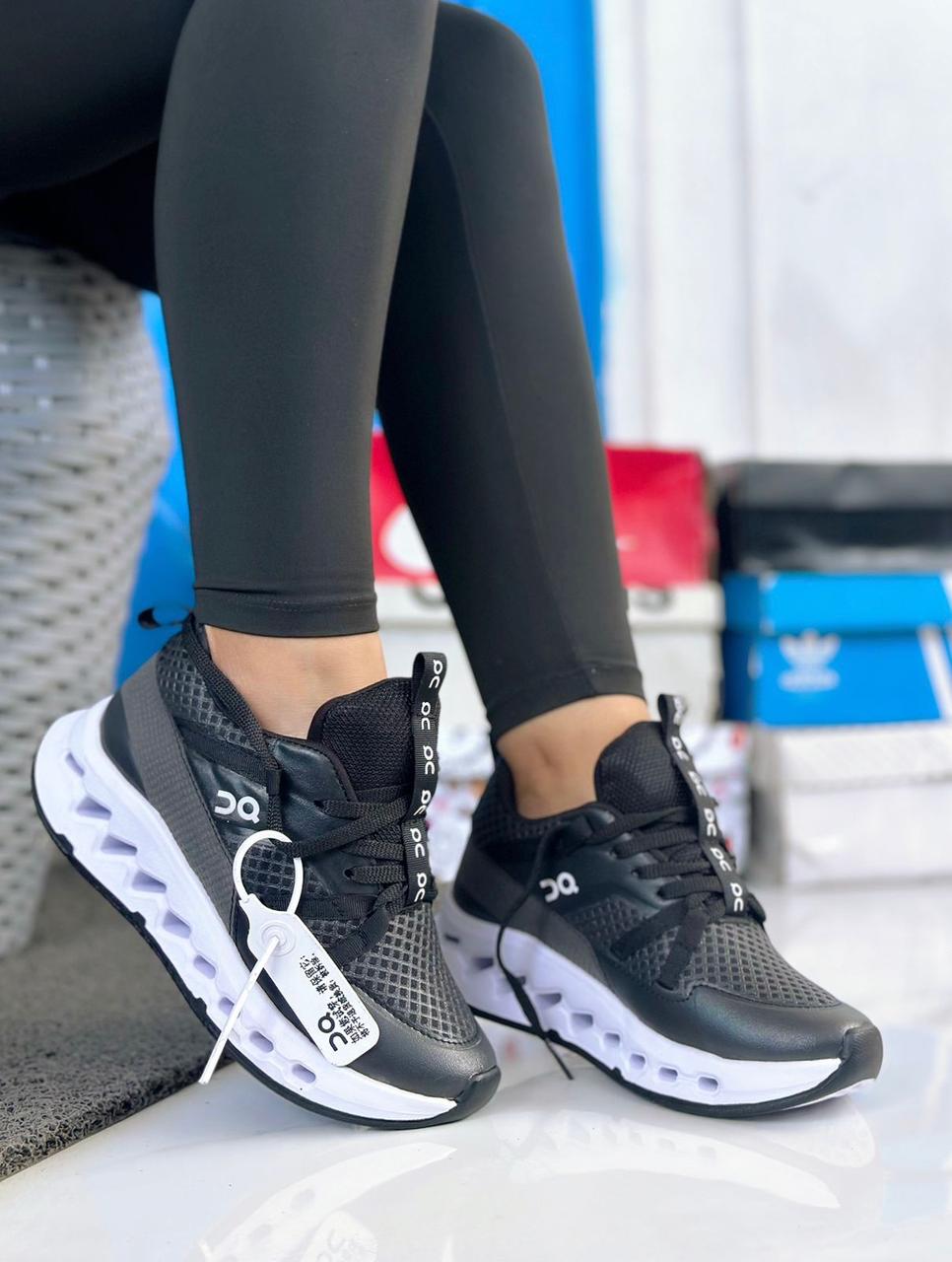 Tenis On Cloud Negro Blanco Dama